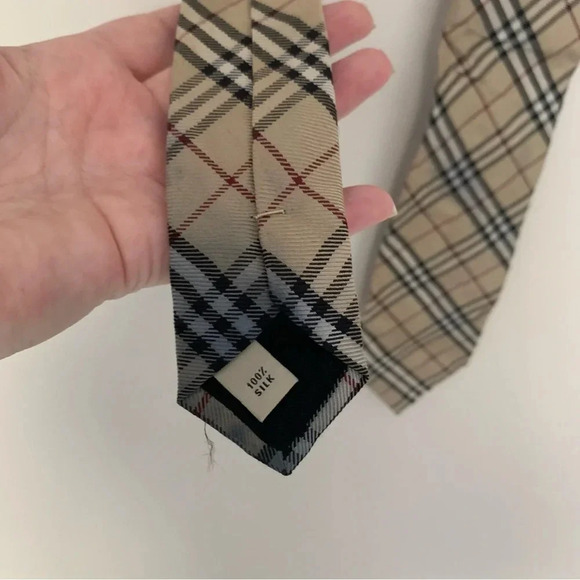 Burberry 100% Silk  Tie - Picture 3 of 11